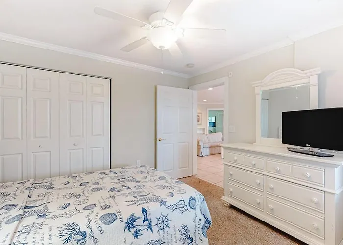 4100 Coastal #102 *